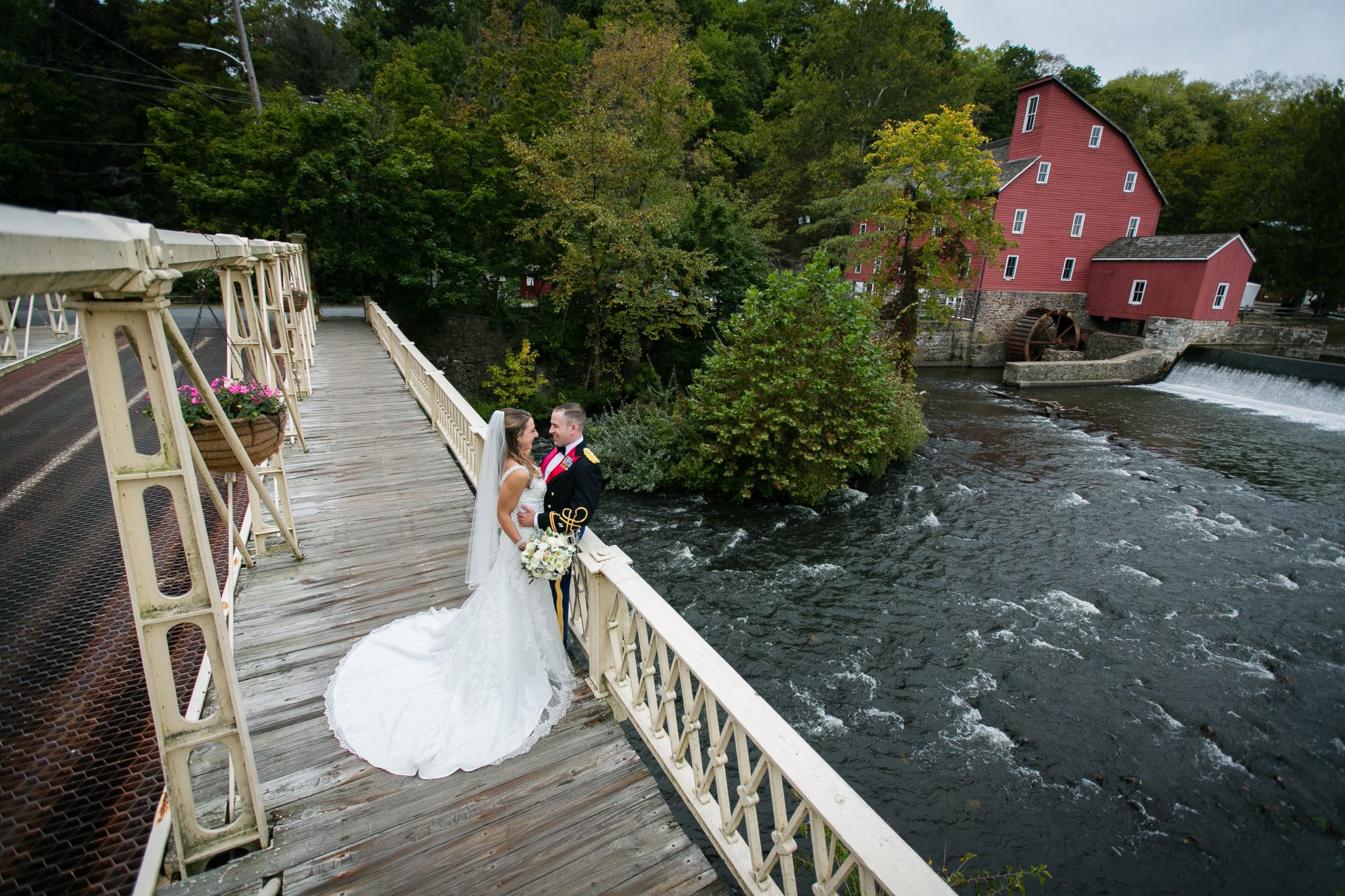 the farmhouse at the grand colonial wedding photography by jenna perfette
